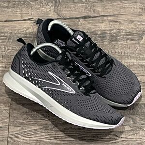 Brooks Levitate Women Size 10 Black Athletic Running Shoes Sneakers 1203571B080